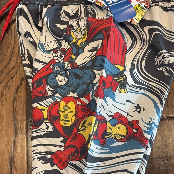 NWT boys Marvel swim trunks 5/6 - Picture 3 of 4